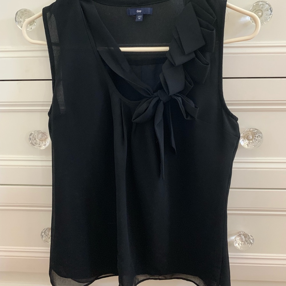 Gap sleeveless blouse